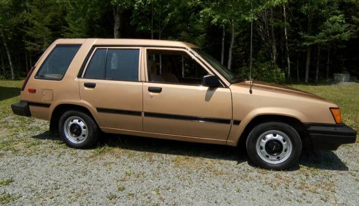 Este sedán de Toyota recorrió más de 1,2 millones de km y está en un estado inmaculado 1 Sedan Toyota Tercel perfil