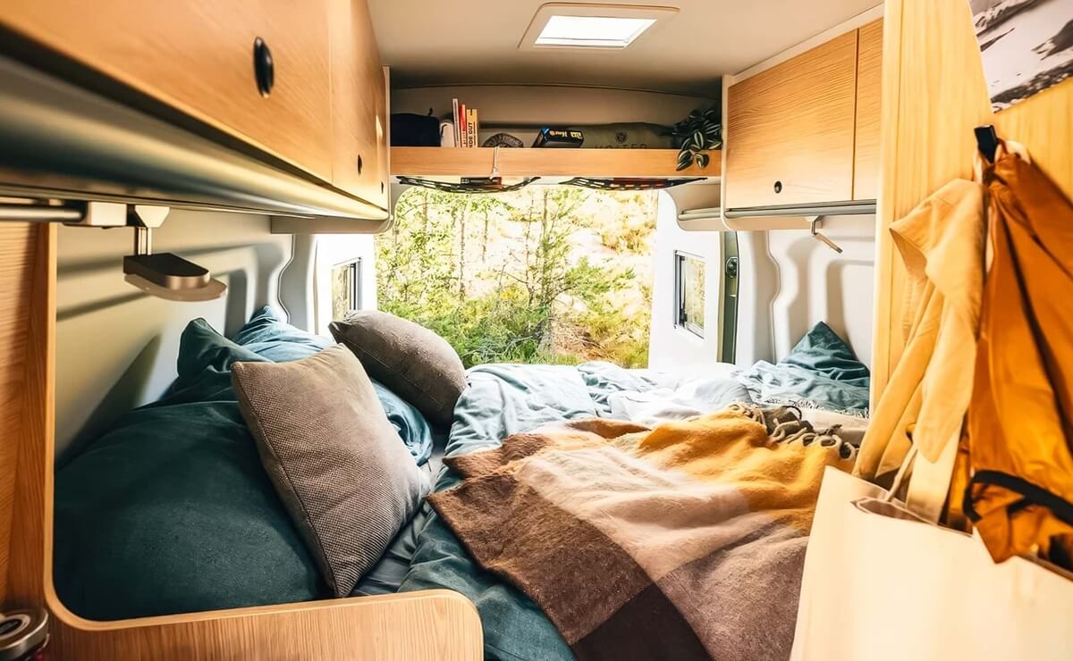 Sunlight Cliff 4x4 Greentrek interior