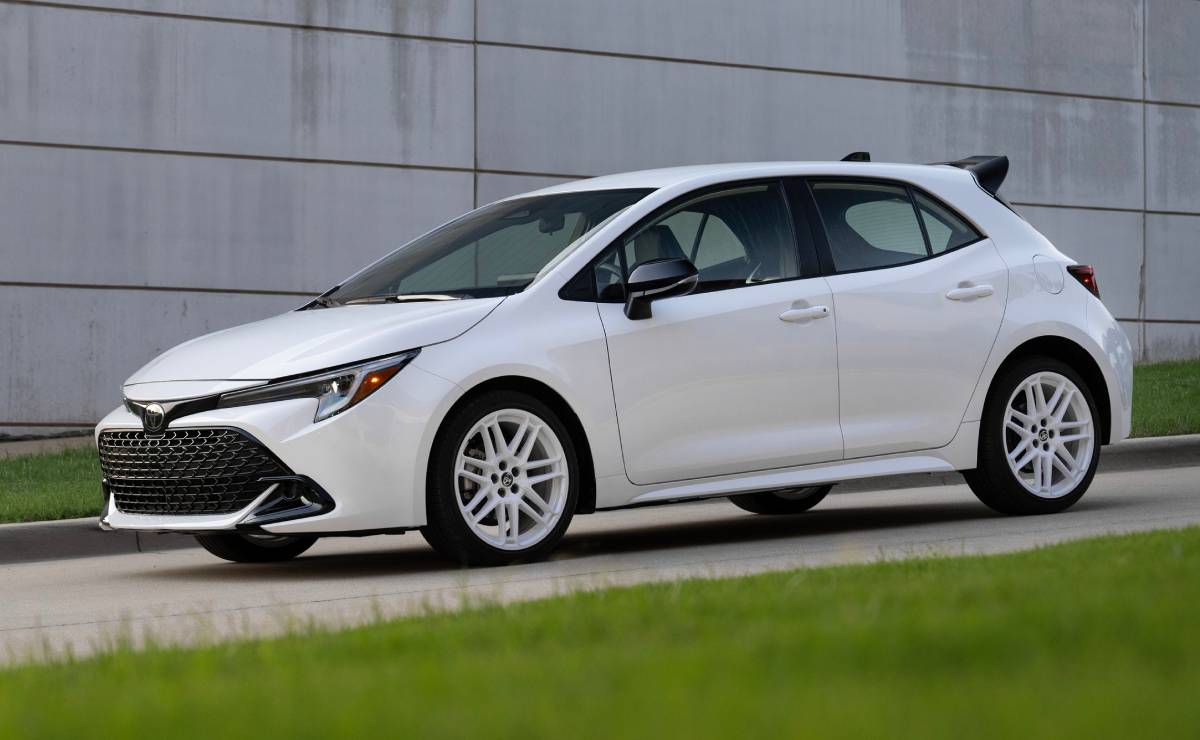 Toyota Corolla Hatchback 2026 frente