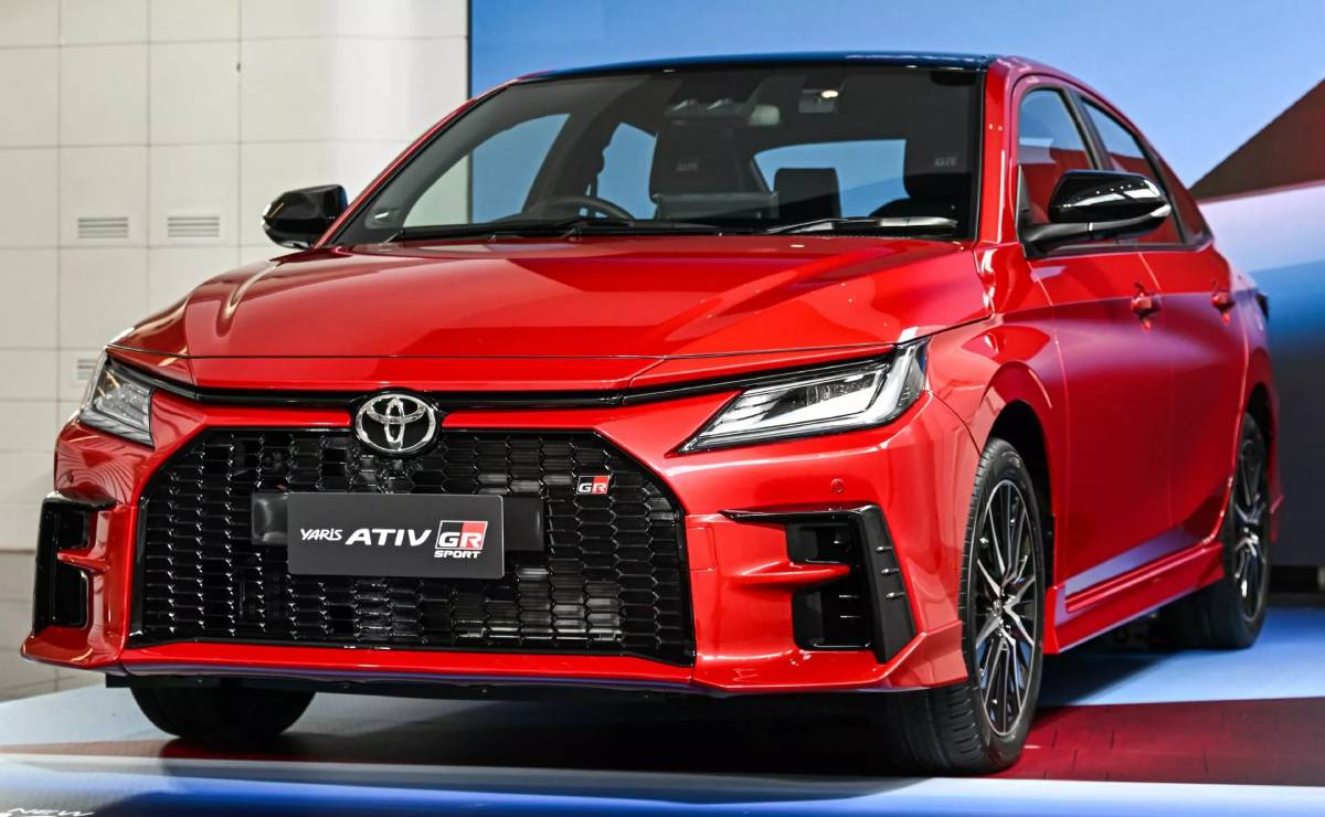 Toyota Yaris Ativ HEV GR Sport frente