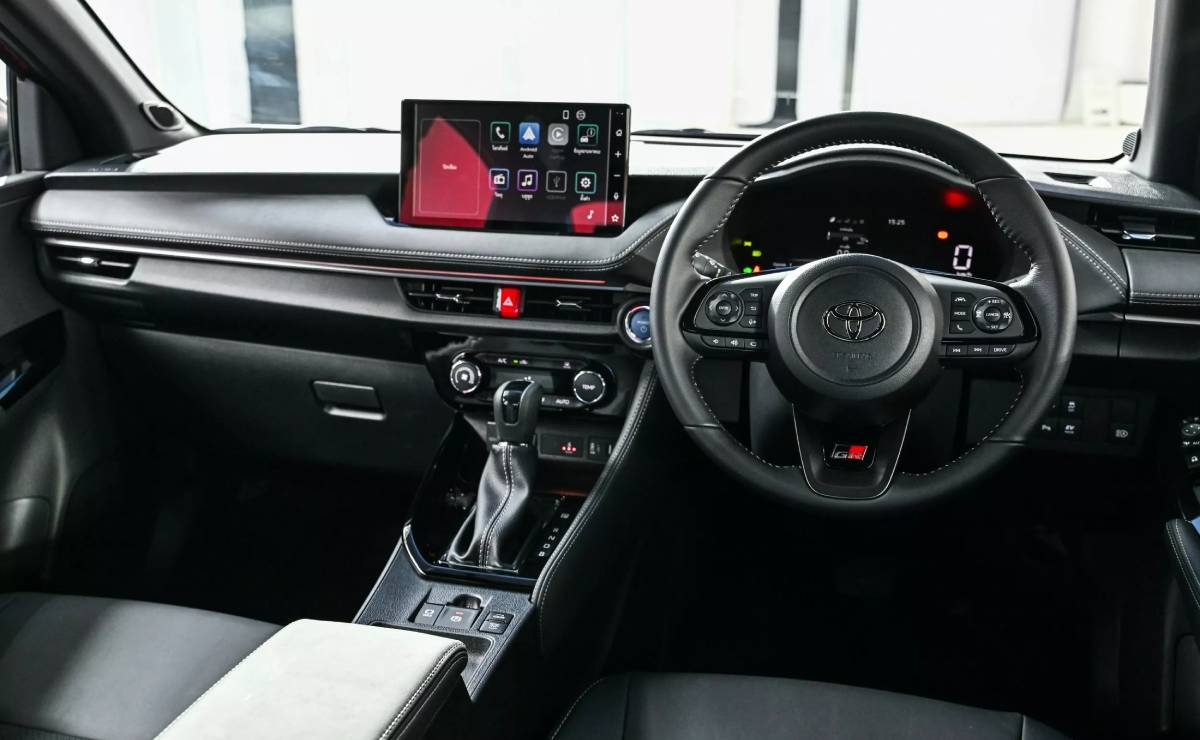 Toyota Yaris Ativ HEV GR Sport interior