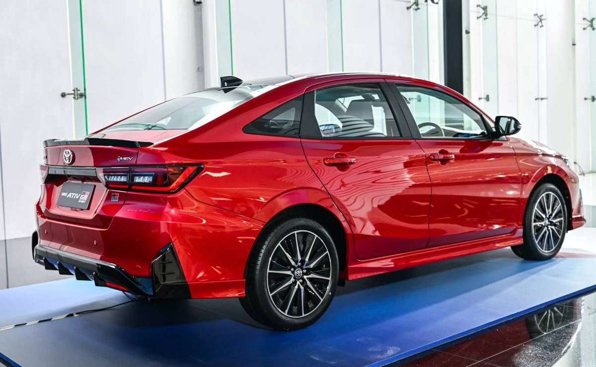 Toyota Yaris Ativ HEV GR Sport trasera