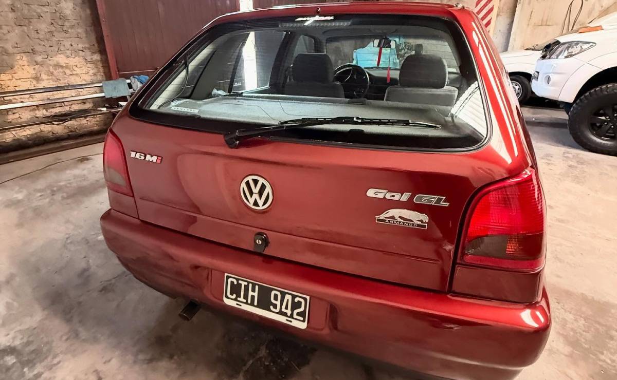 Volkswagen Gol 1998 cola