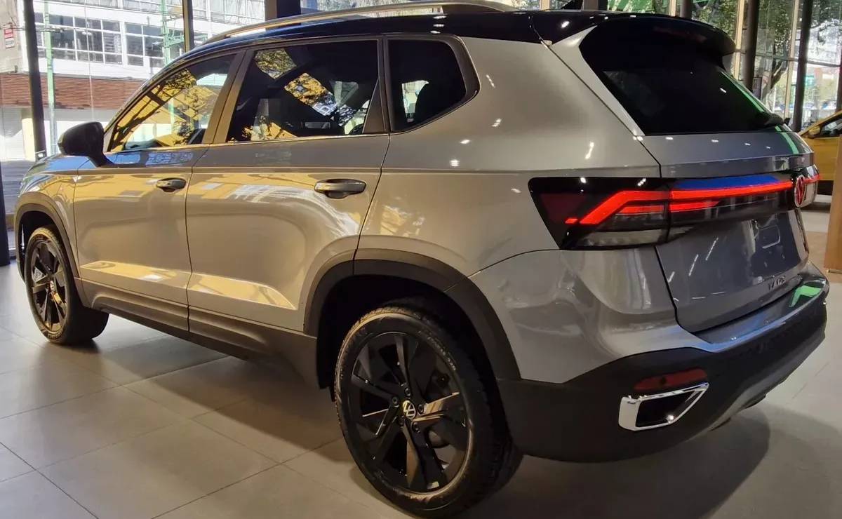 Volkswagen Taos 2025 trasera 1