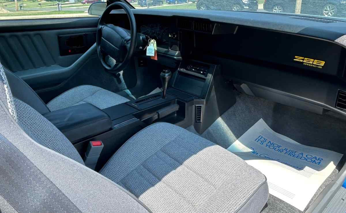 Chevrolet Camaro Z28-IROC 1LE