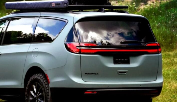 Una marca de Stellantis presentó una versión inédita para revivir su icónica minivan 1 Chrysler Pacifica Grizzly Peak
