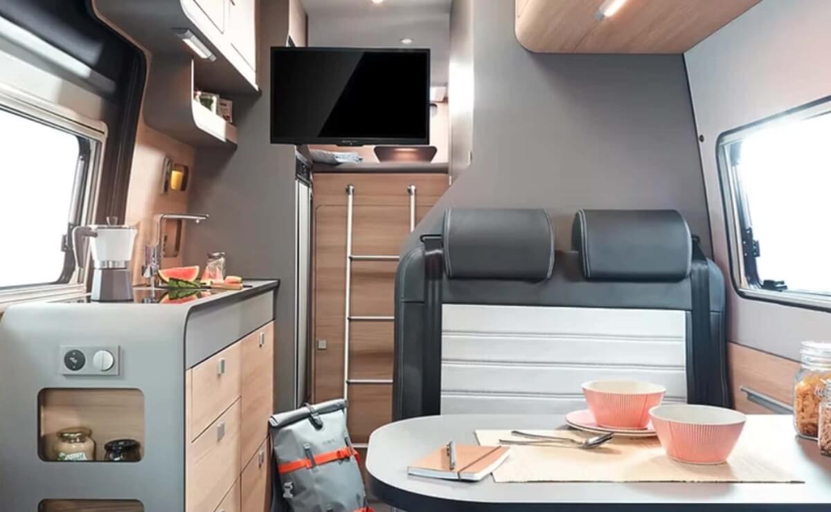 Alphavan Off Grid 4x4 por dentro