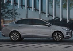 Chevrolet Onix Plus perfil
