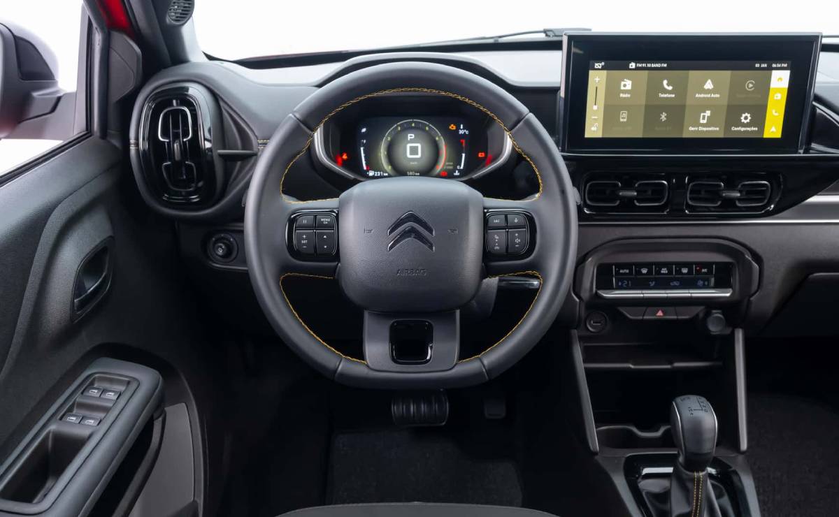 Citroen Basalt Black Edition interior