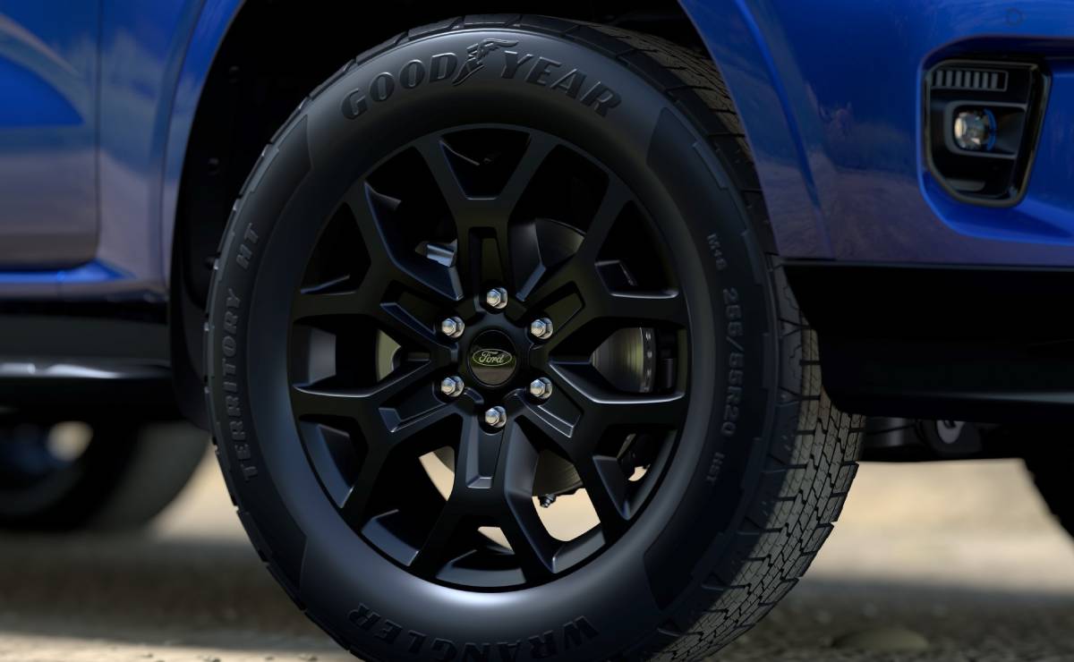 Ford Everest Sport llanta