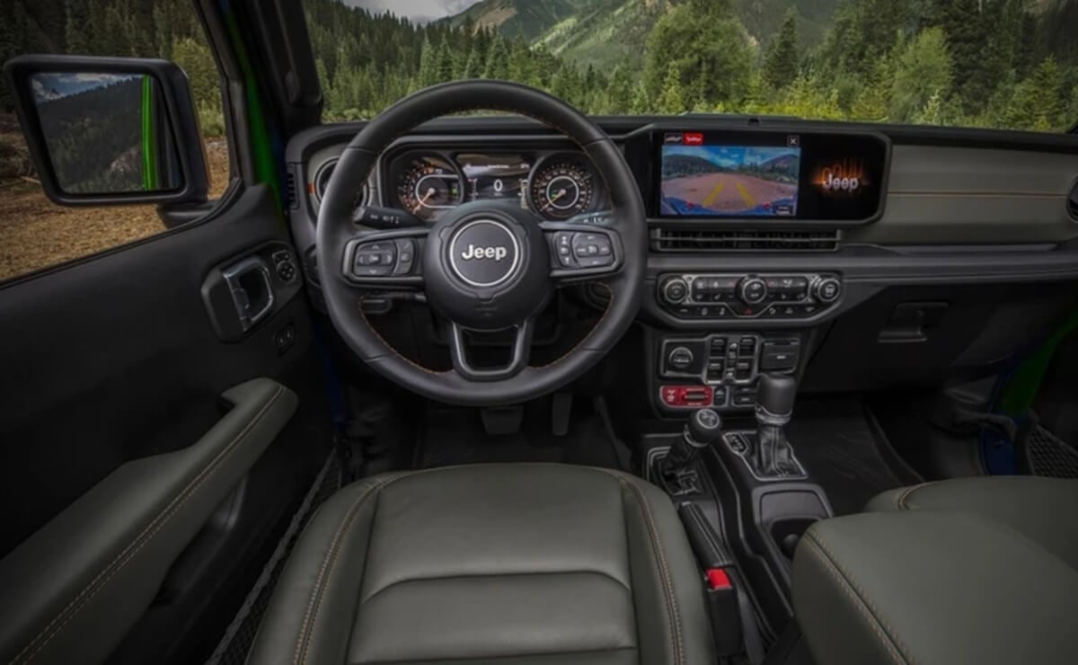 Jeep Wrangler Unlimited Rubicon Mojito 2025 interior