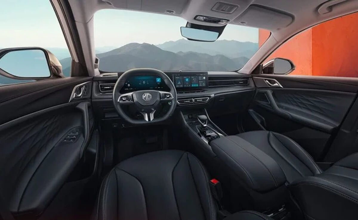 MG HS Hybrid interior