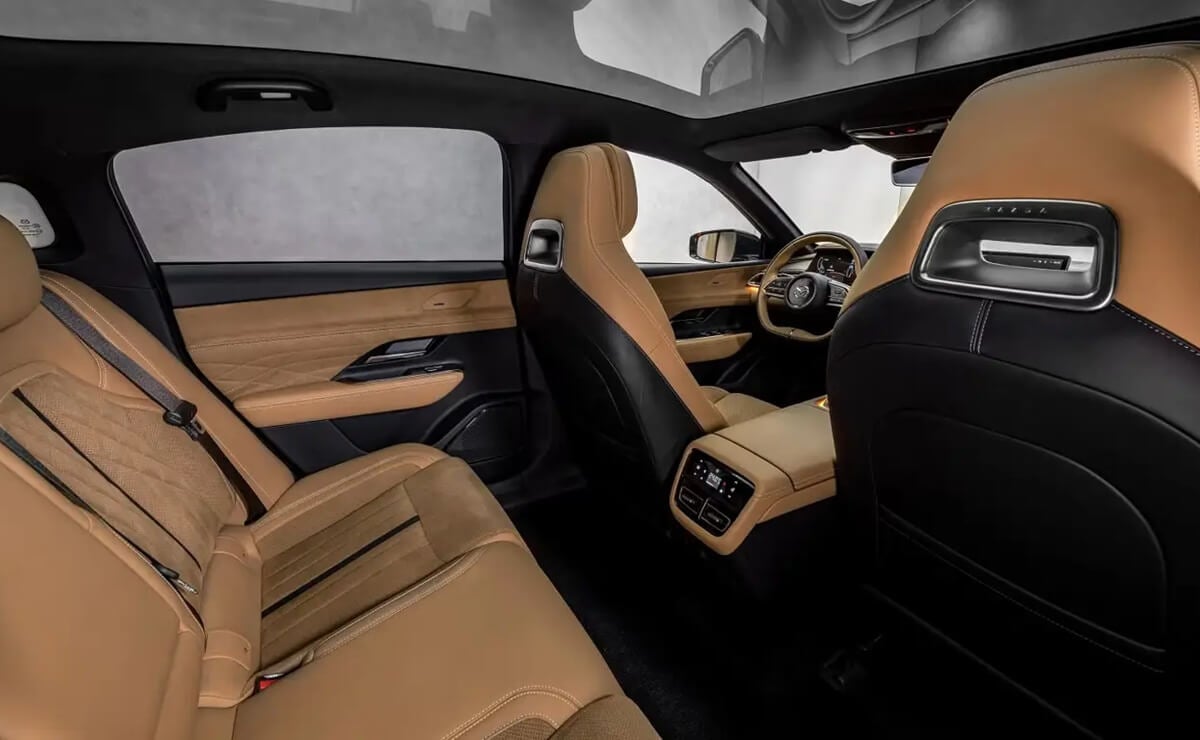 Mazda 6e interior