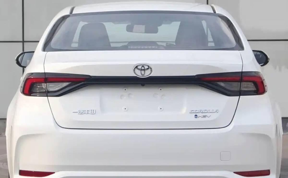 Nuevo Toyota Corolla cola