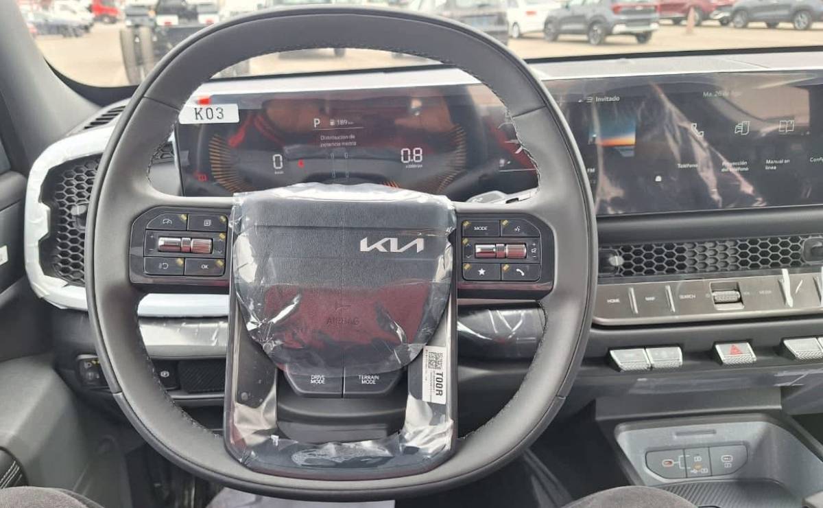 Pick up Kia Tasman interior 2
