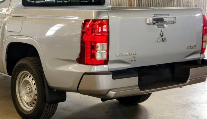 Pick up Mitsubishi Triton GL teaser