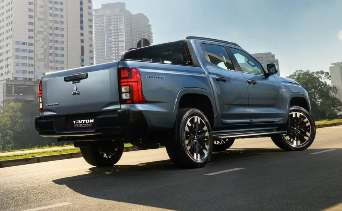 Pick up Mitsubishi Triton Tarmac trasera