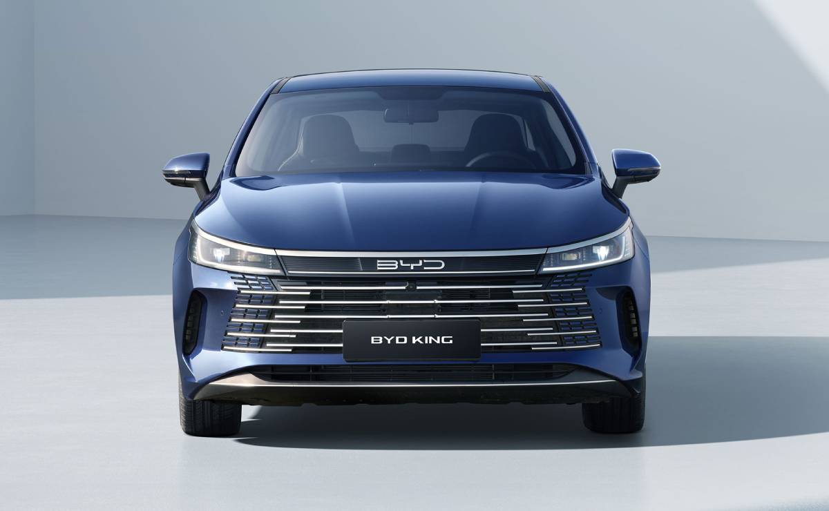 Sedan BYD King 2025 trompa