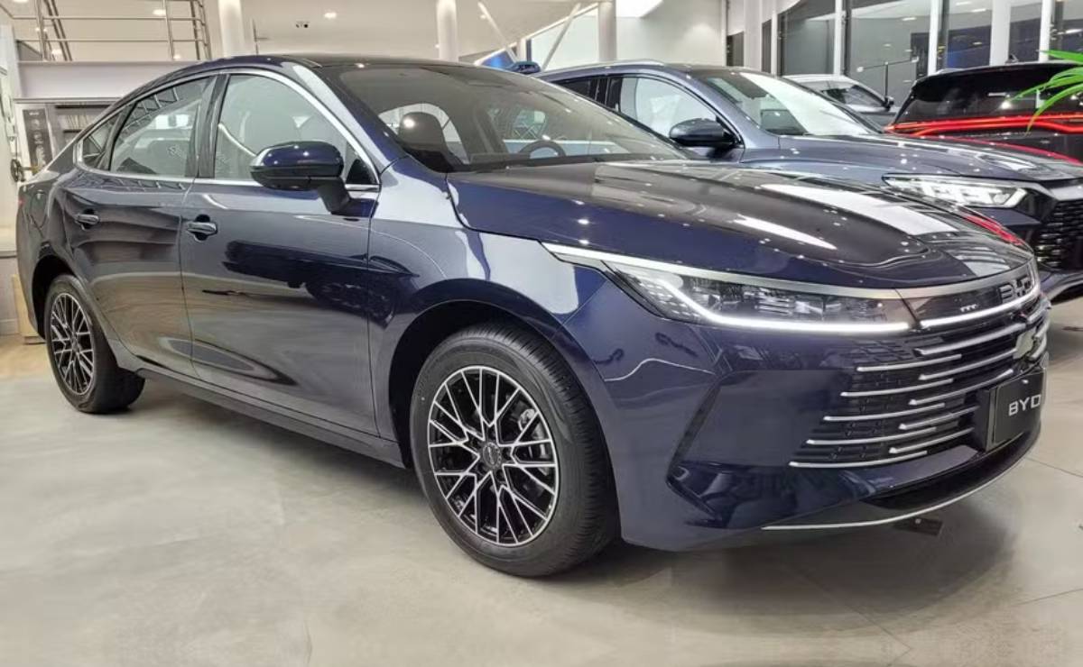 Sedan BYD King frente 1