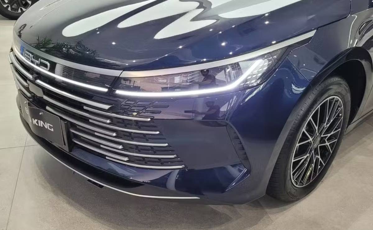 Sedan BYD King teaser 2