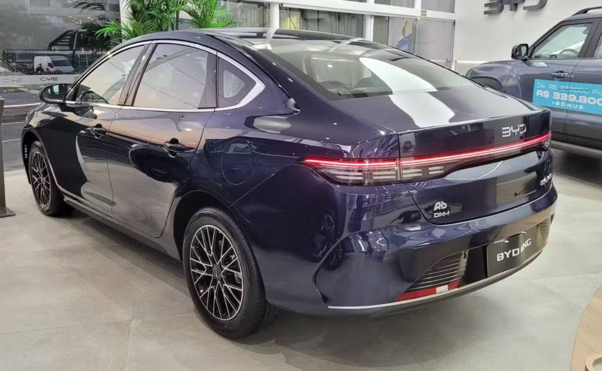 Sedan BYD King trasera 1
