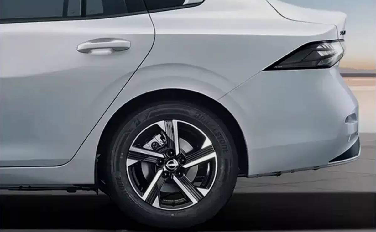 Sedan Nissan Sylphy 2026 perfil