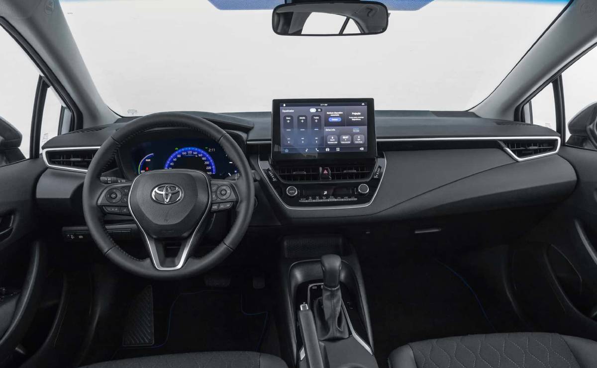 Toyota Corolla GLI Hybrid interior