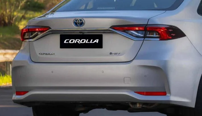 Toyota presentó una versión más barata del Corolla híbrido: qué cambios tiene el sedán 1 Toyota Corolla GLI Hybrid teaser