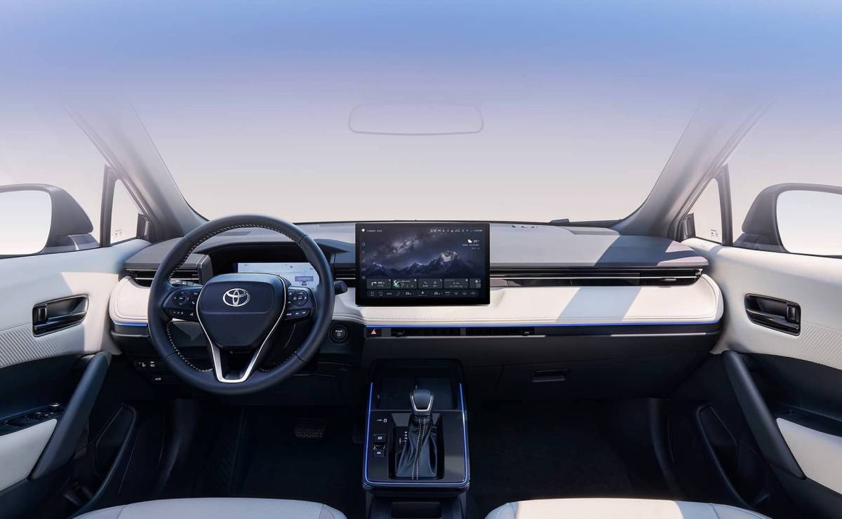 Toyota Frontlander interior