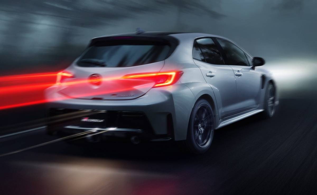 Toyota GR Corolla 2026 accion trasera