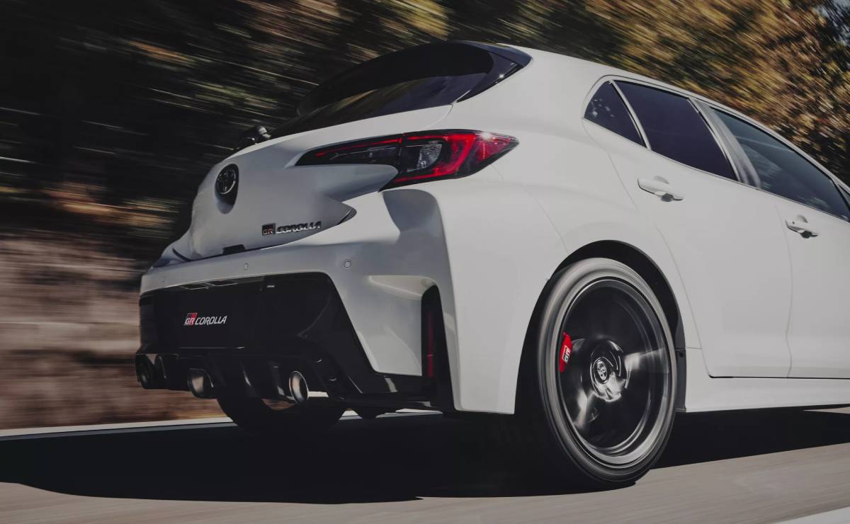 Toyota GR Corolla 2026 cola
