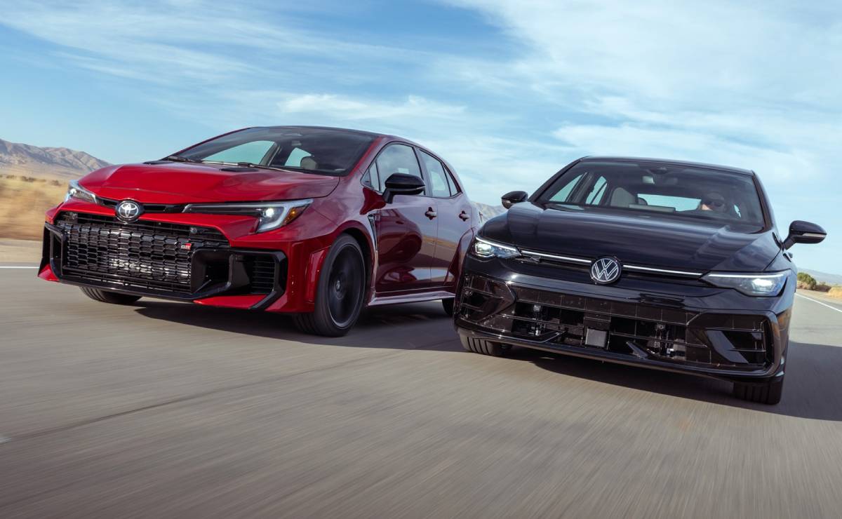 Volkswagen Golf R vs Toyota GR Corolla 1