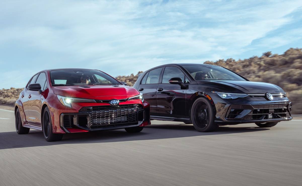 Volkswagen Golf R vs Toyota GR Corolla