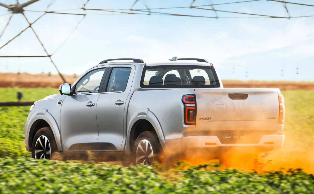 Toyota Hilux SRX vs GWM Poer P30