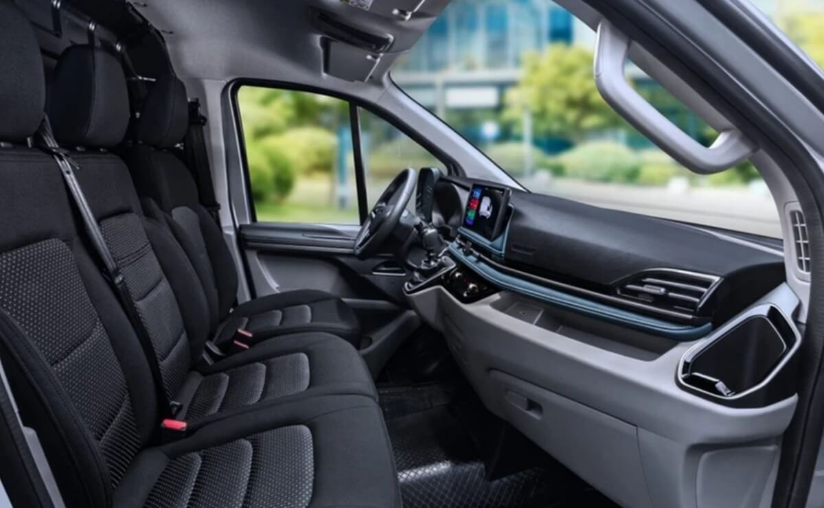 Chevrolet lanzó un modelo clave para vencer a Toyota: ¿qué ofrece y cuál es su precio? 3 Chevrolet Tornado Van interior