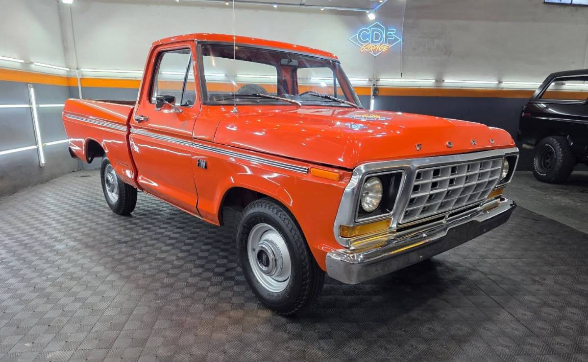 Ford F 100 1980 frente