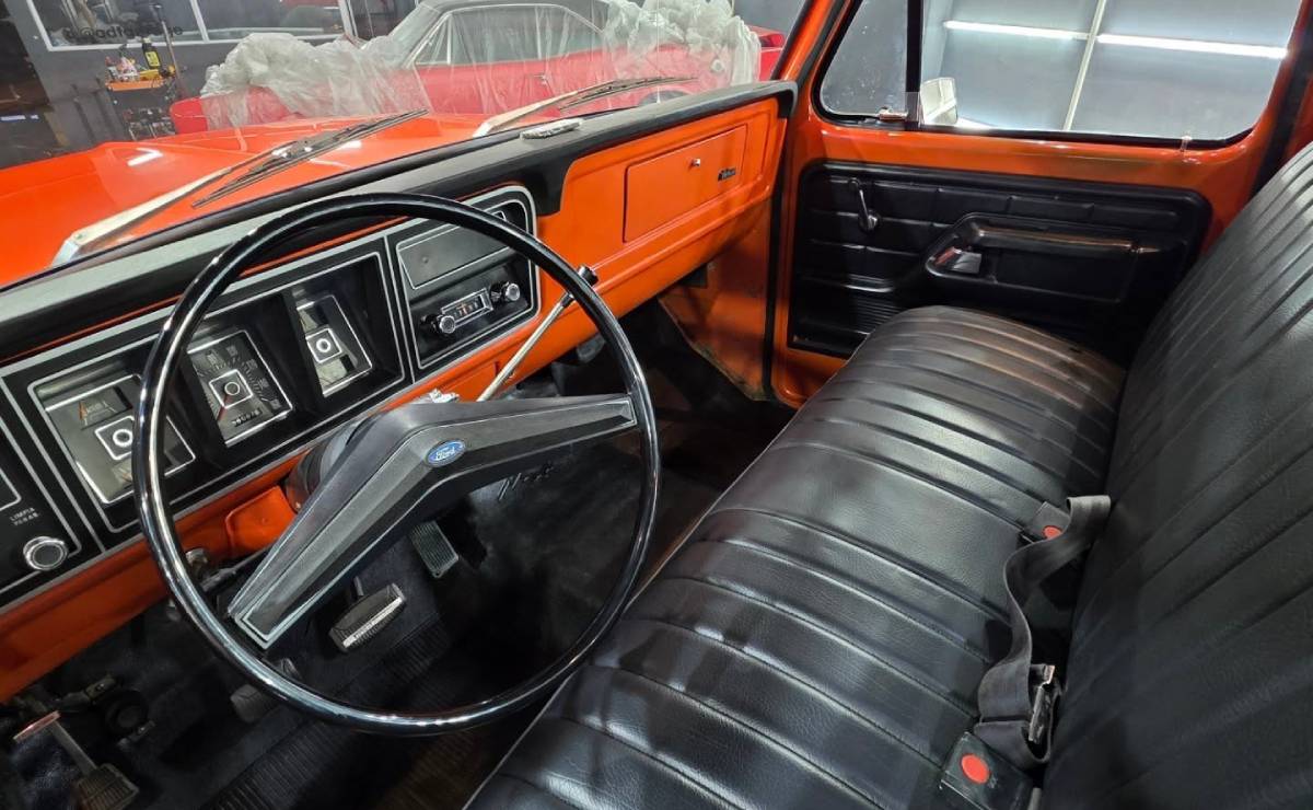 Ford F 100 1980 interior