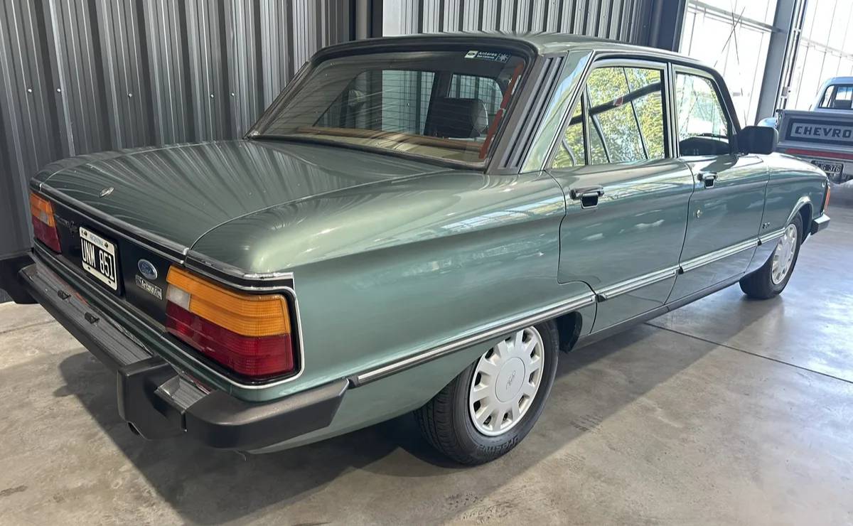 Ford Falcon GL 1991 trasera