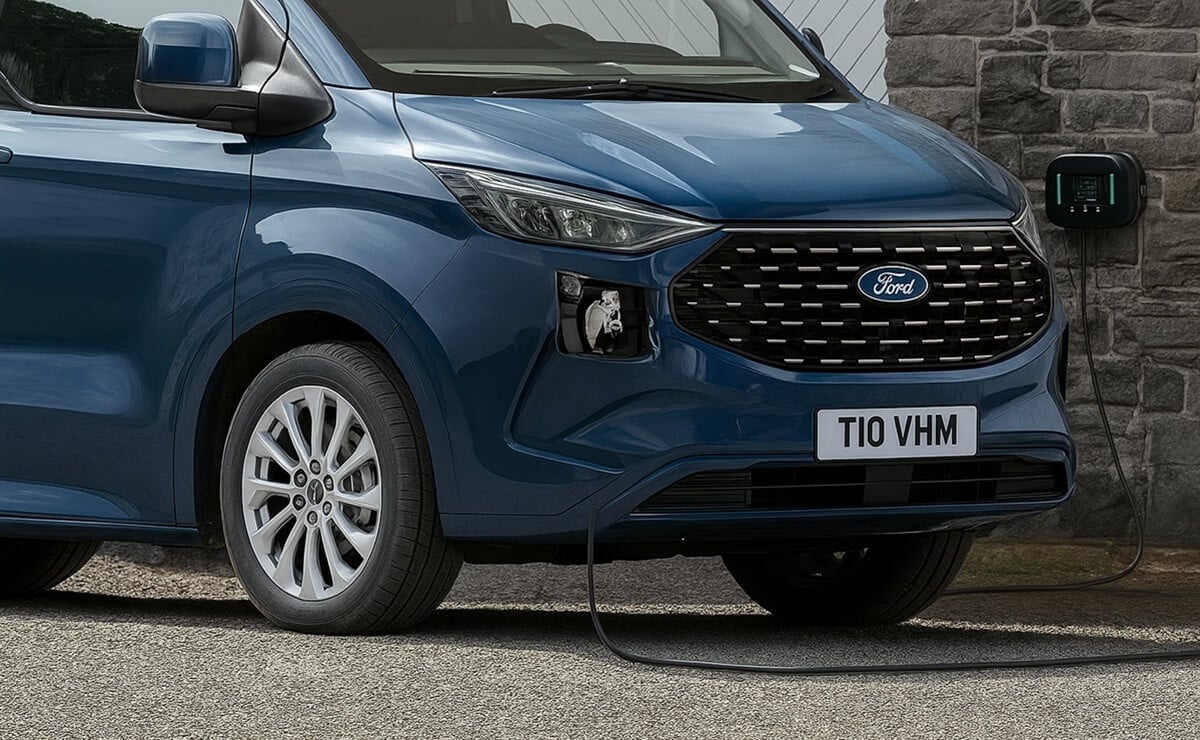 Ford lanza la furgoneta que va por Volkswagen y Toyota: ¿por qué considera que es la ideal? 1 Ford renovó la Transit Nugget, la furgoneta
