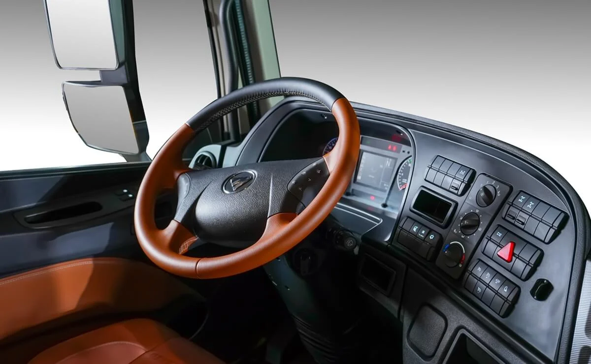 Foton Auman C 4146 6x4 por dentro