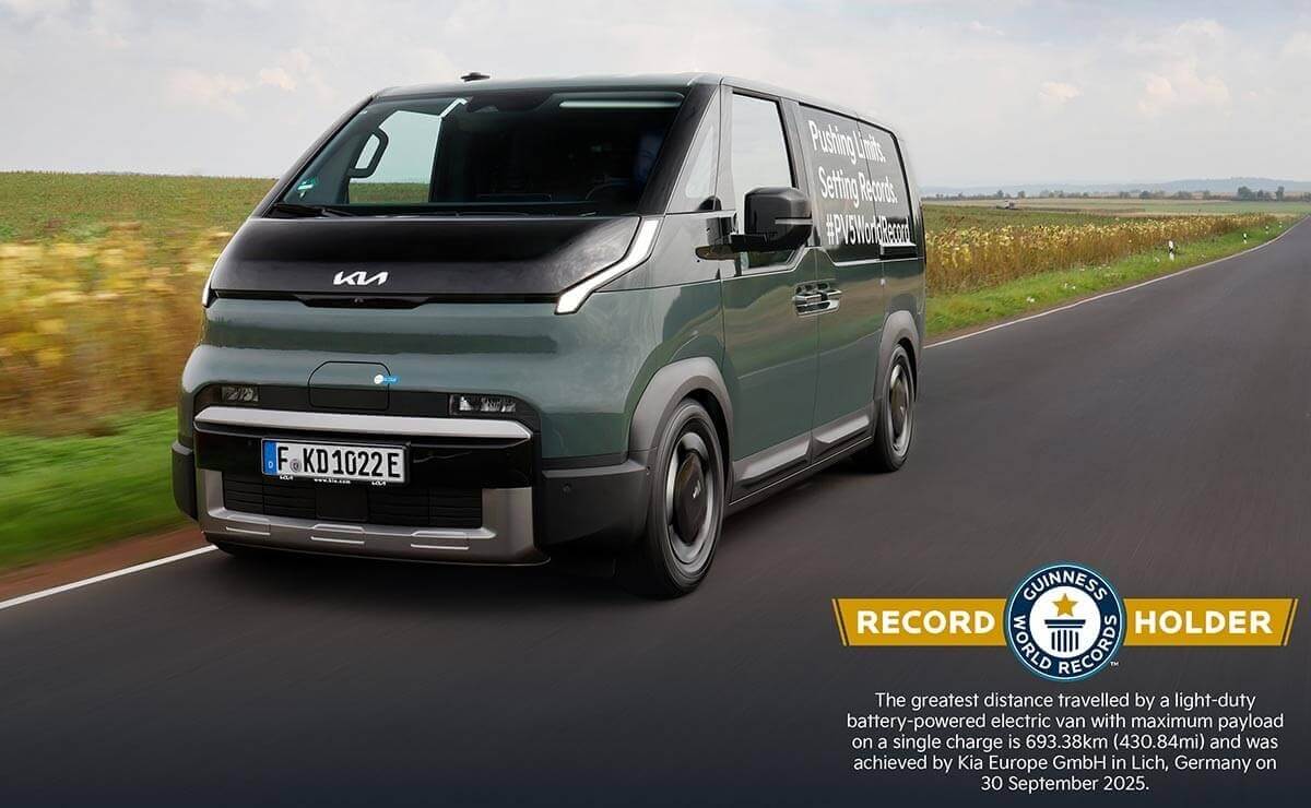 Kia va por Toyota con esta nueva minivan: ¿qué tiene y cuál es su precio? 3 Kias PV5 Cargo perfil