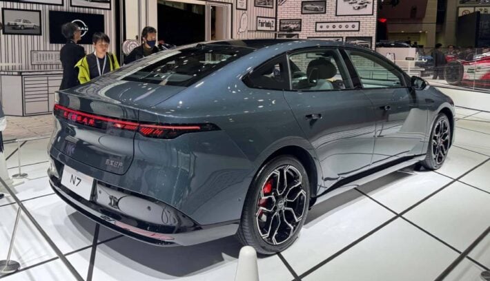 Este sedán de Nissan podría llegar a la región con un precio inferior al Versa 1 Nissan N7 trasera 1