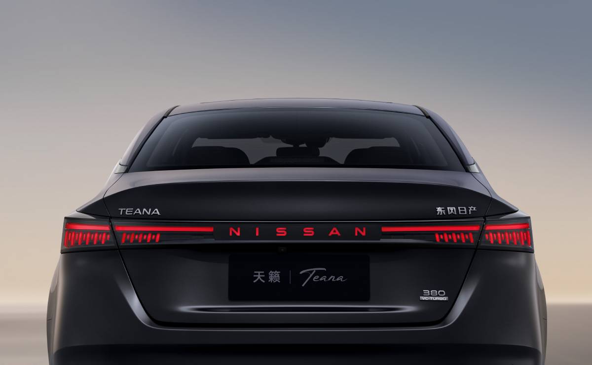 Nissan Teana cola
