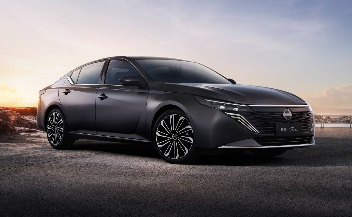 Nissan Teana frente