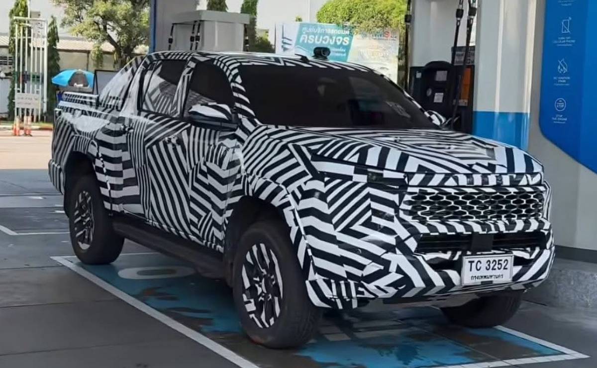 Nueva Toyota Hilux camuflada 1