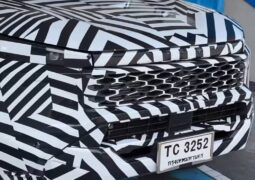 Nueva Toyota Hilux camuflada teaser