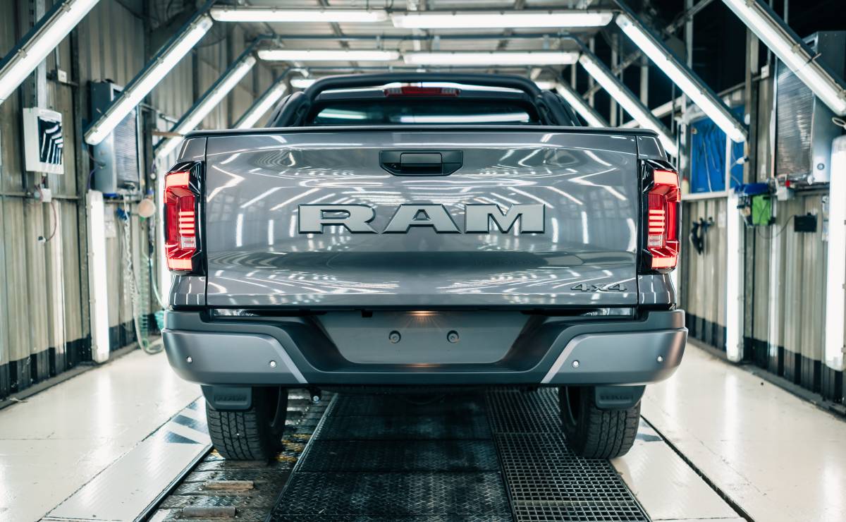 Por menos de 500 dólares: ya se puede reservar una nueva pick up del segmento de Hilux y Ranger 4 RAM Dakota cola