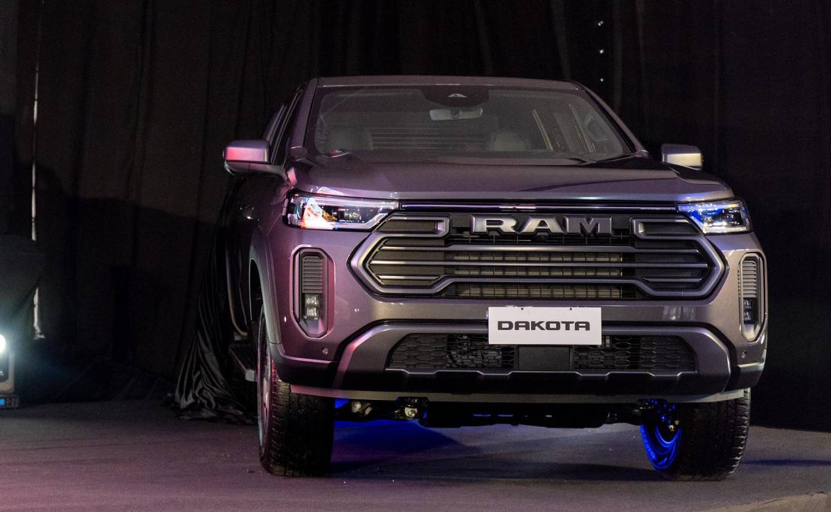RAM Dakota frente 1