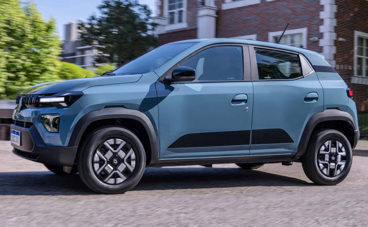 Renault Kwid E Tech 2026 accion perfil