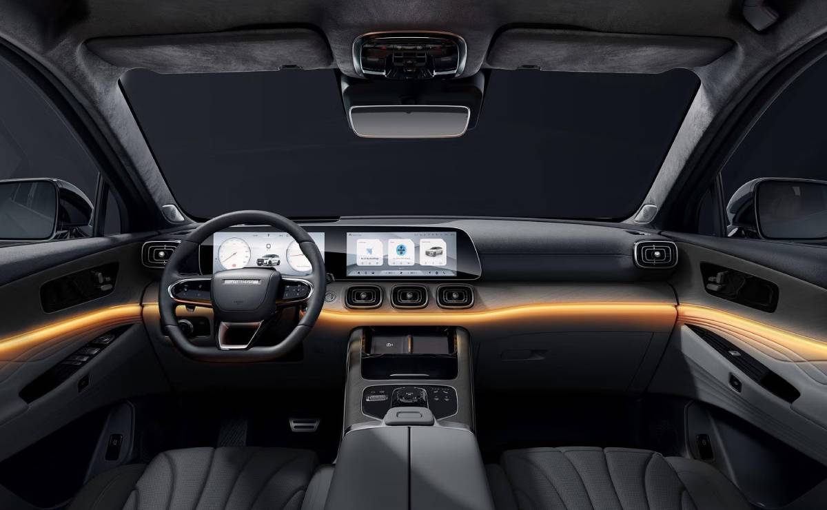 Casi 600 CV, tres motores y tracción integral: así es este SUV chino que compite con Toyota  4 SUV Jaecoo J8 interior